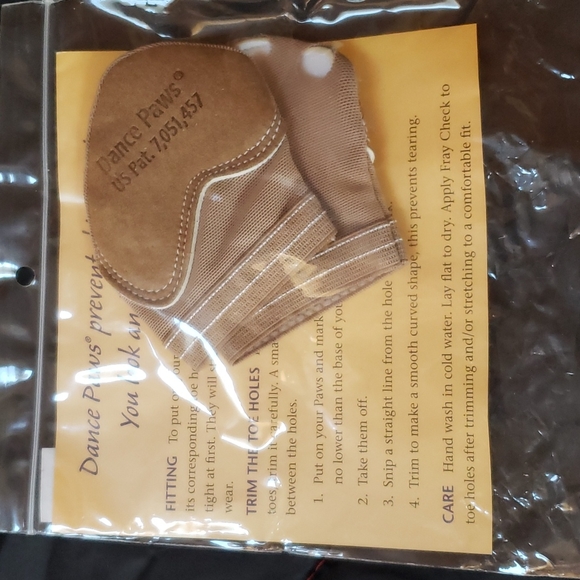 NWT Dance Paws XS Padded Dark Nude - Picture 2 of 3